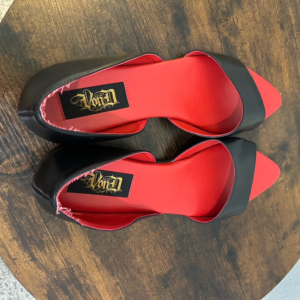 Kat Von D Black Pointed-Toe Flats with Red Interior